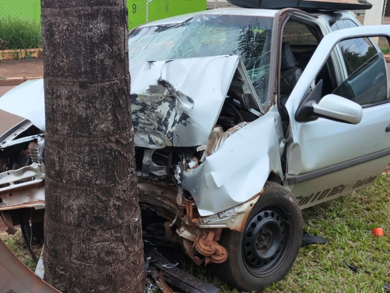 Tragédia em Guaíra: Motorista Perde a Vida em Colisão com Árvore