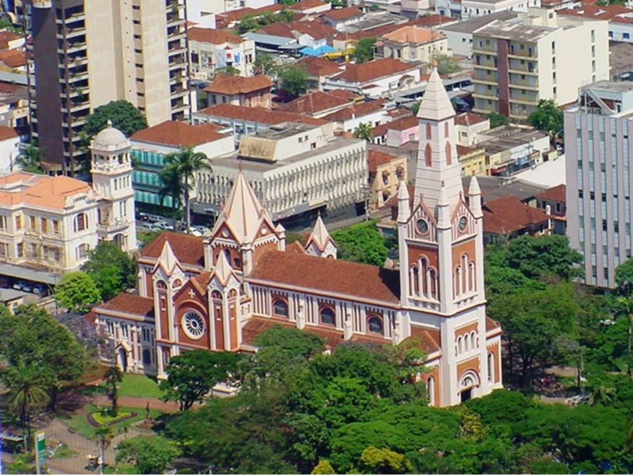 Câmara Aprova Projeto de Lei Reconhecendo Valor Histórico da Catedral de Ribeirão Preto