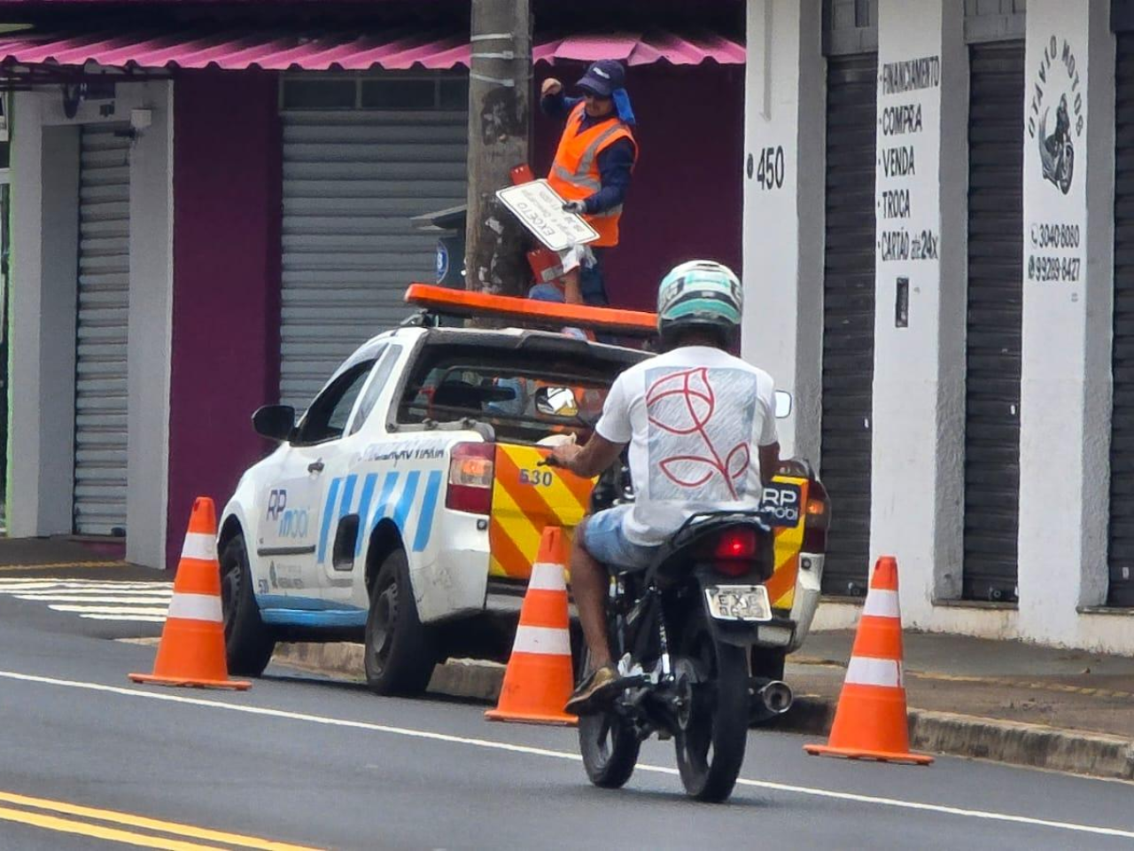 RP Mobi Remove Placas de Proibição de Estacionamento na Avenida Dom Pedro I em Conformidade com Decreto Municipal